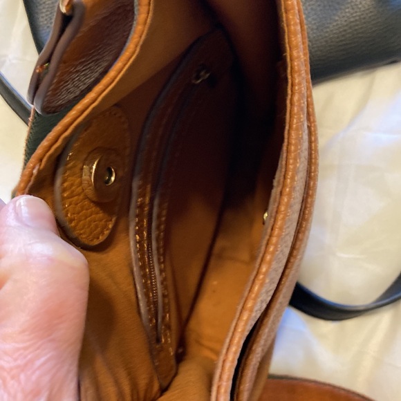 2 Vegan Leather cross body bags black and camel - Picture 8 of 10